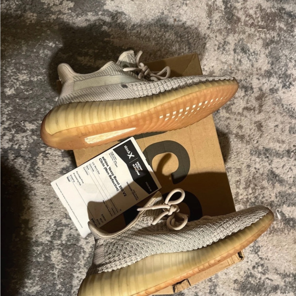 adidas Yeezy Boost 350 V2 Box